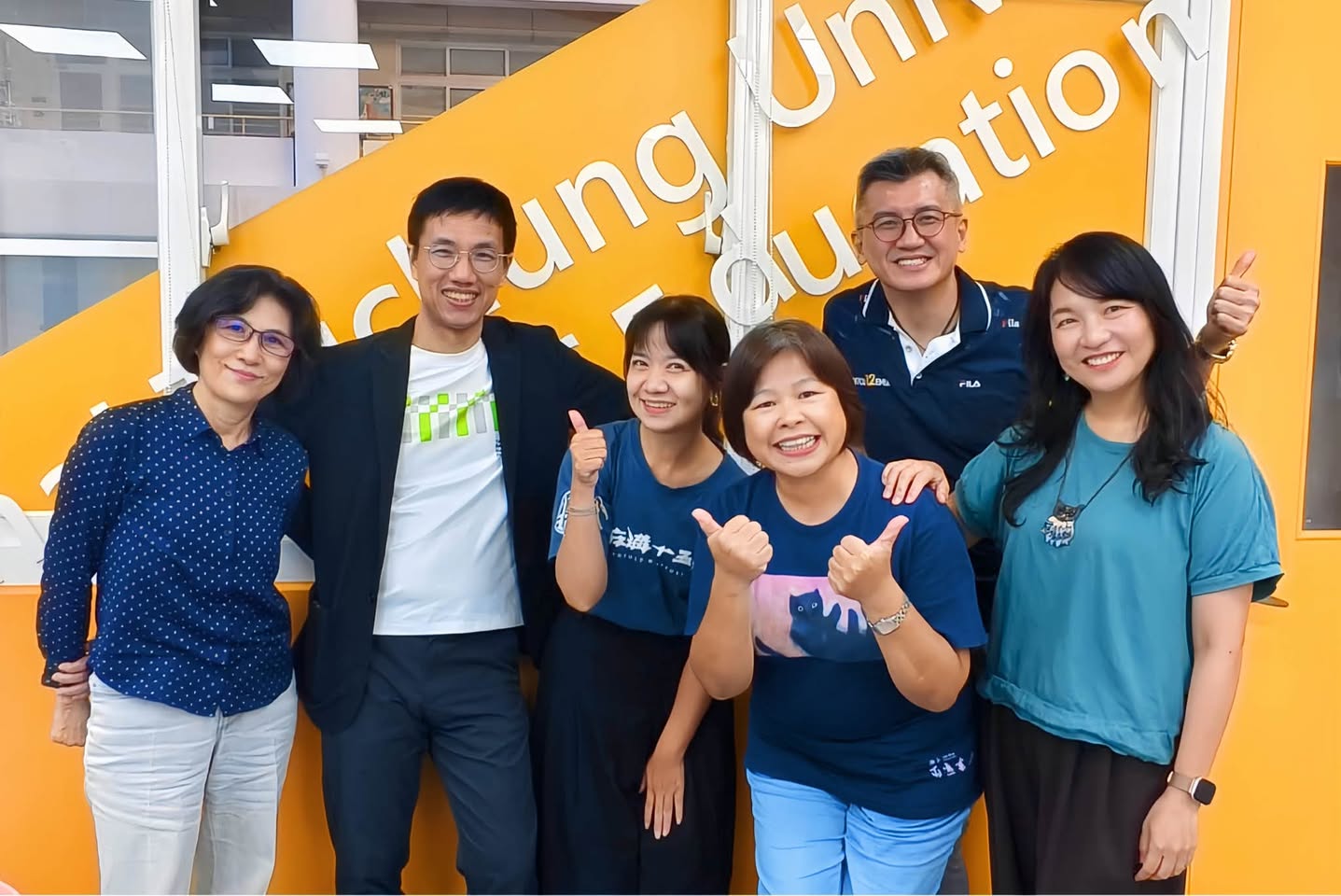 Vicky與教練及學習夥伴在課程後合影